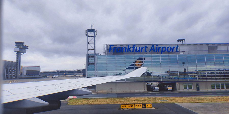 Blick auf das Terminal des Flughafens Frankfurt